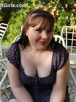 Plump big butt mom taking off her tight dress to expose her soft body.
