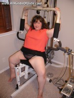 Chubby round booty housewife taking a showr before nude posing.