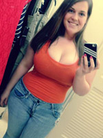 He just finished working on her car and now the fat bbw lets him fuck her cunt hard