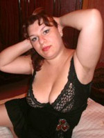 27 yo brunette rachelcox willing to perform: cameltoe, close up, dancing.